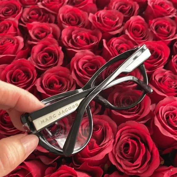 Cat eye style Marc jacobs sunglasses - Picture 9 of 10